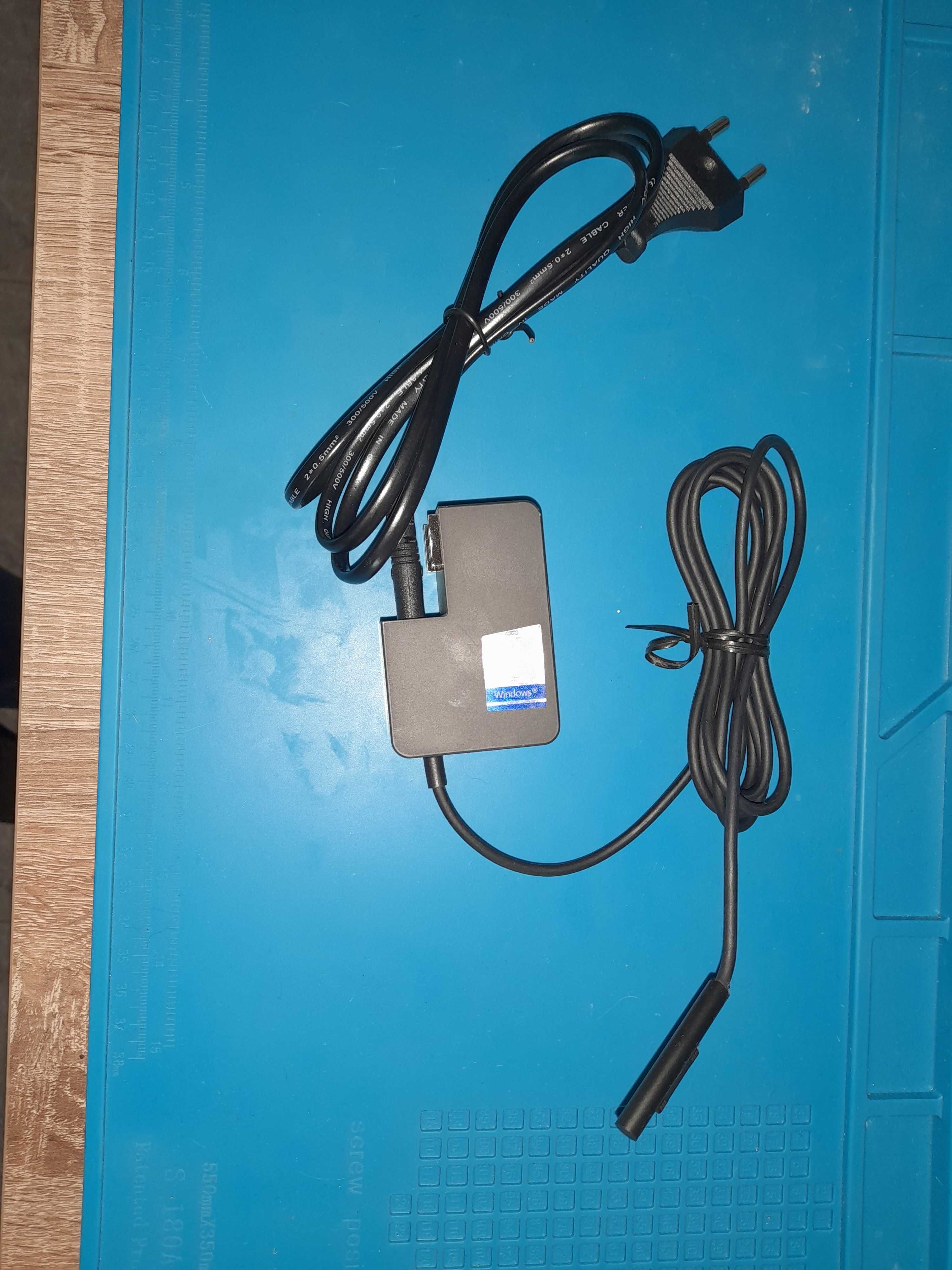 Microsoft Surface 1736 + Cabo