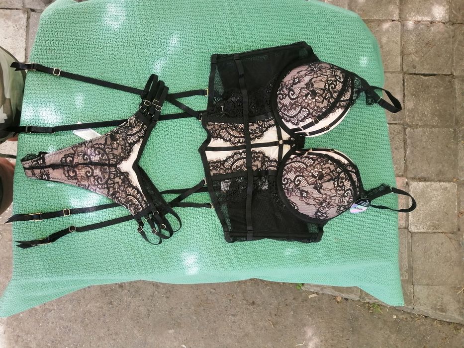 Жіноча нижня білизна