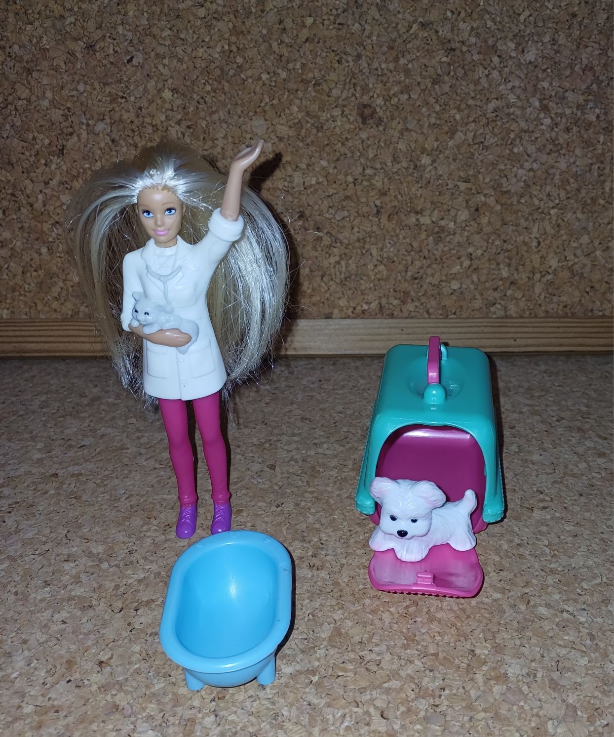 Barbie veterinária, brinquedos, boneca e acessórios.