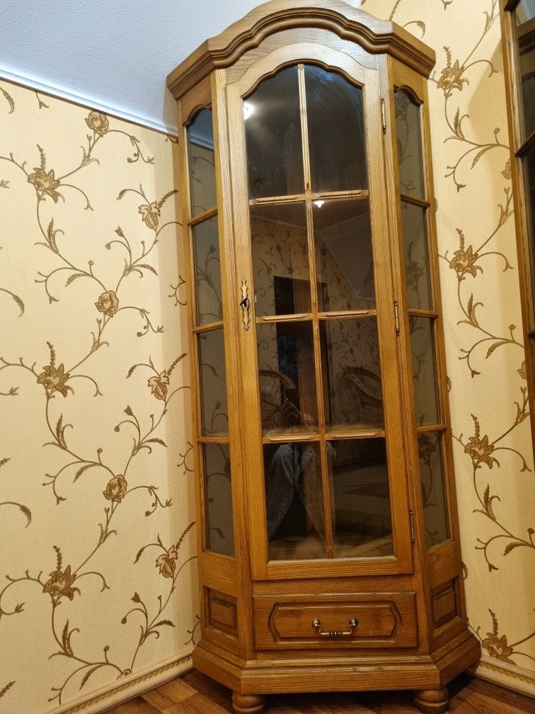 Мебель из натурального дуба. Паспорт изготовителя есть.