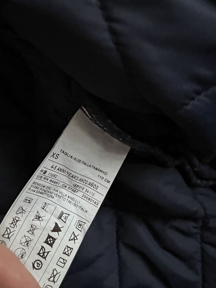 Курточка демі Benetton р.110