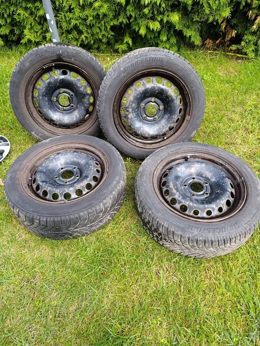 Opony zimowe z felgami + kołpaki 5x114.3