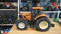 Bruder traktor renault