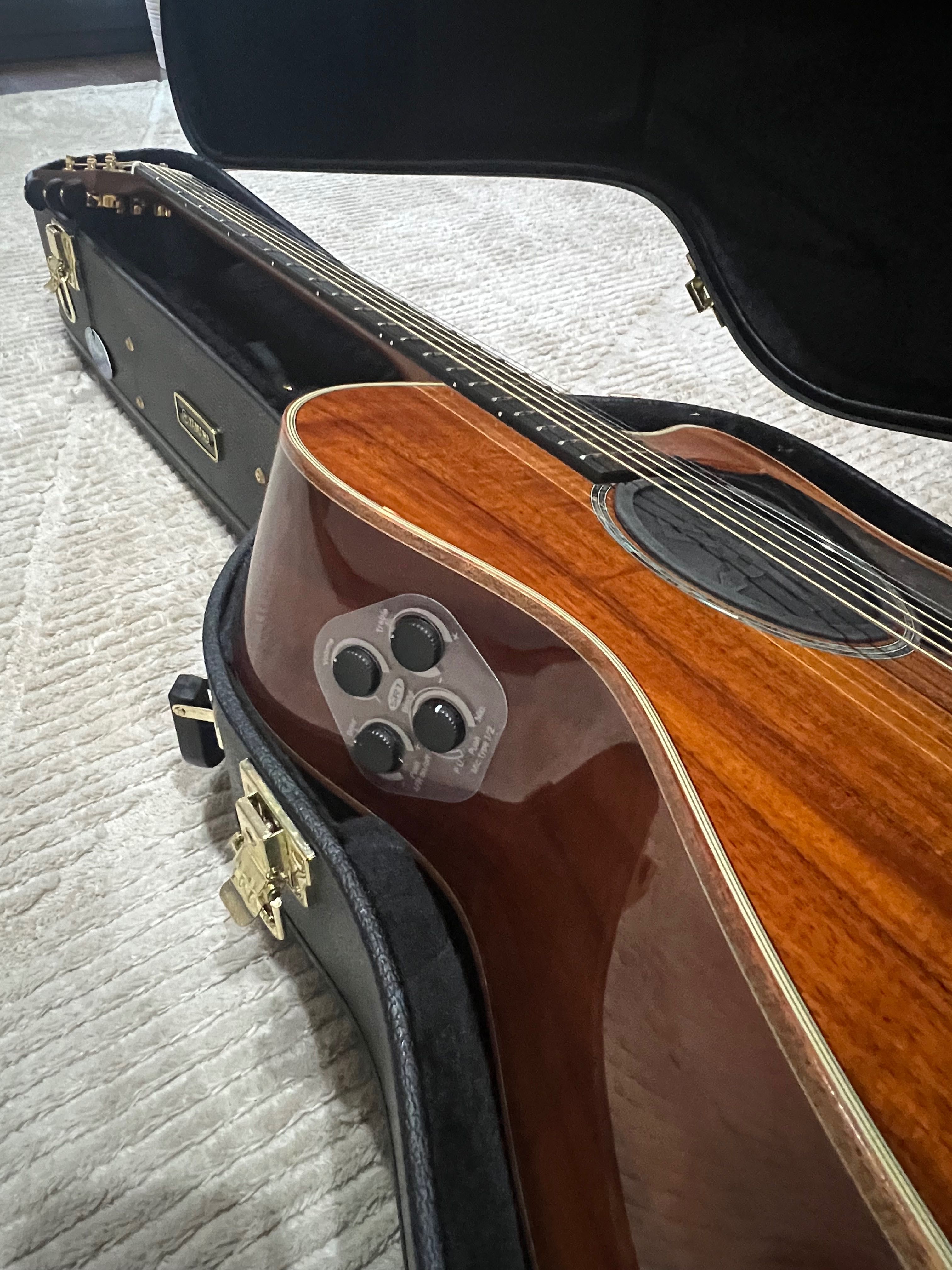 Guitarra nova - YAMAHA AC4K edição especial