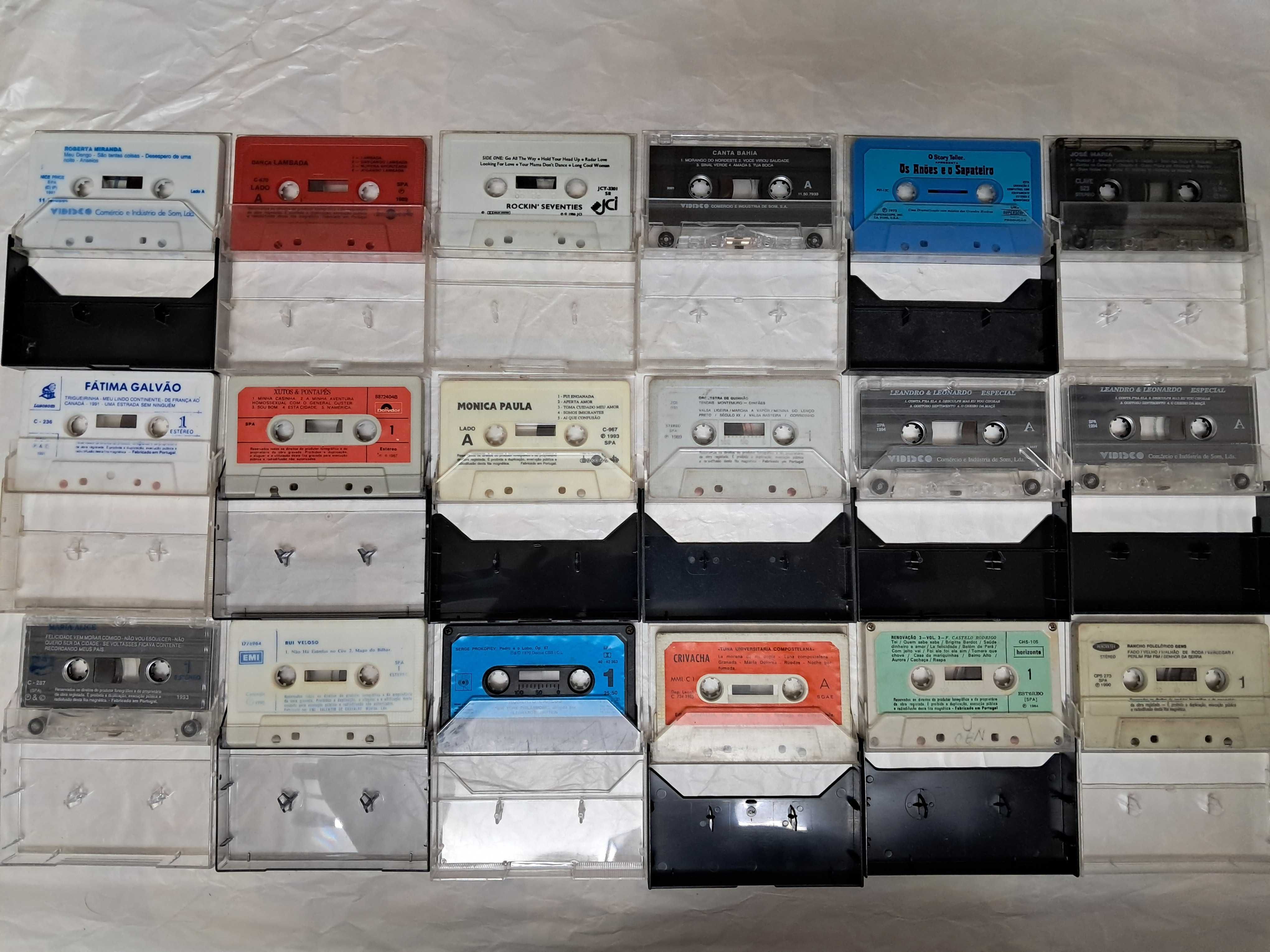 Lote de 18 Cassetes de áudio originais sem capa mas com caixa