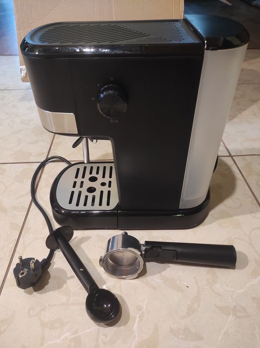 Кавоварка ріжкова HausMark CM8502D-GS