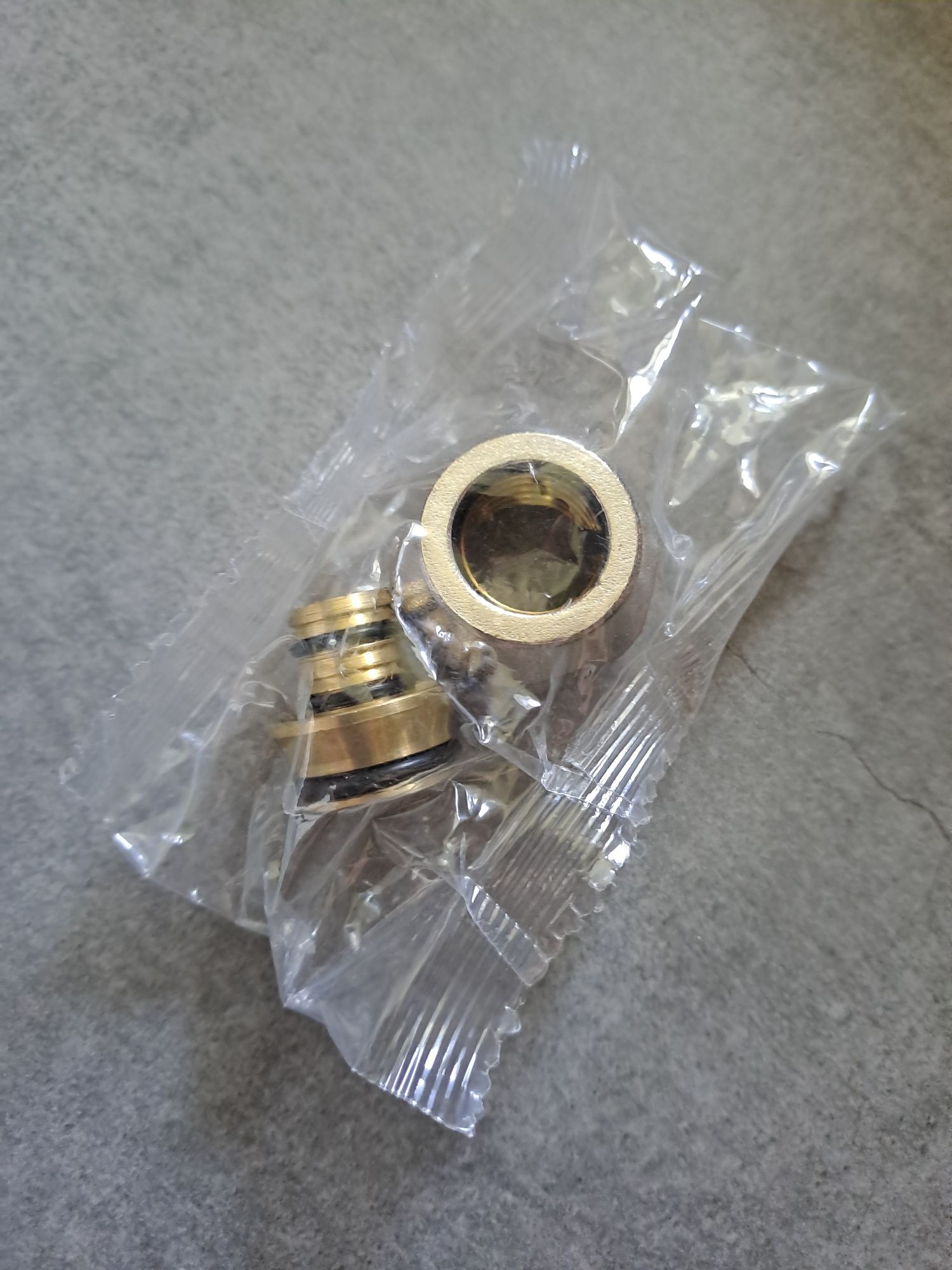 Śrubunek przyłączny 16x2 G 3/4