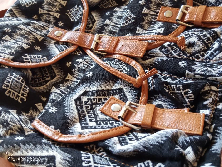 Mochila boho preto e branco