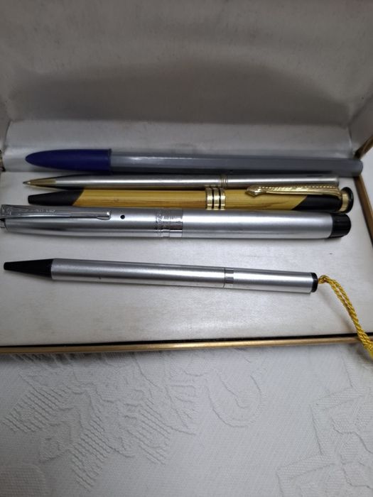 Conjunto de canetas antigas