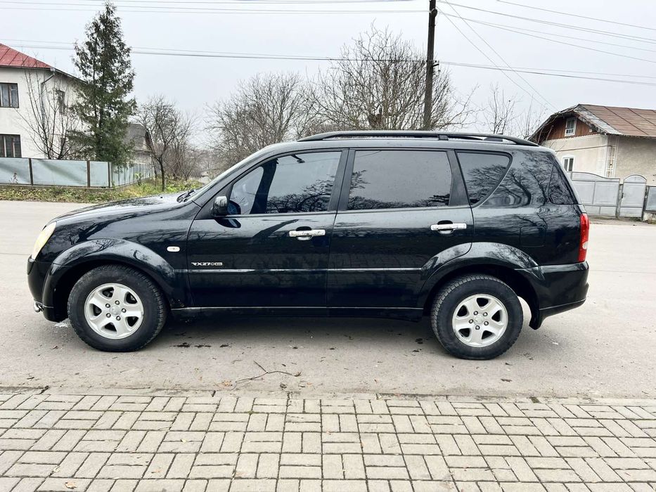 Рамний повнопривідний джип