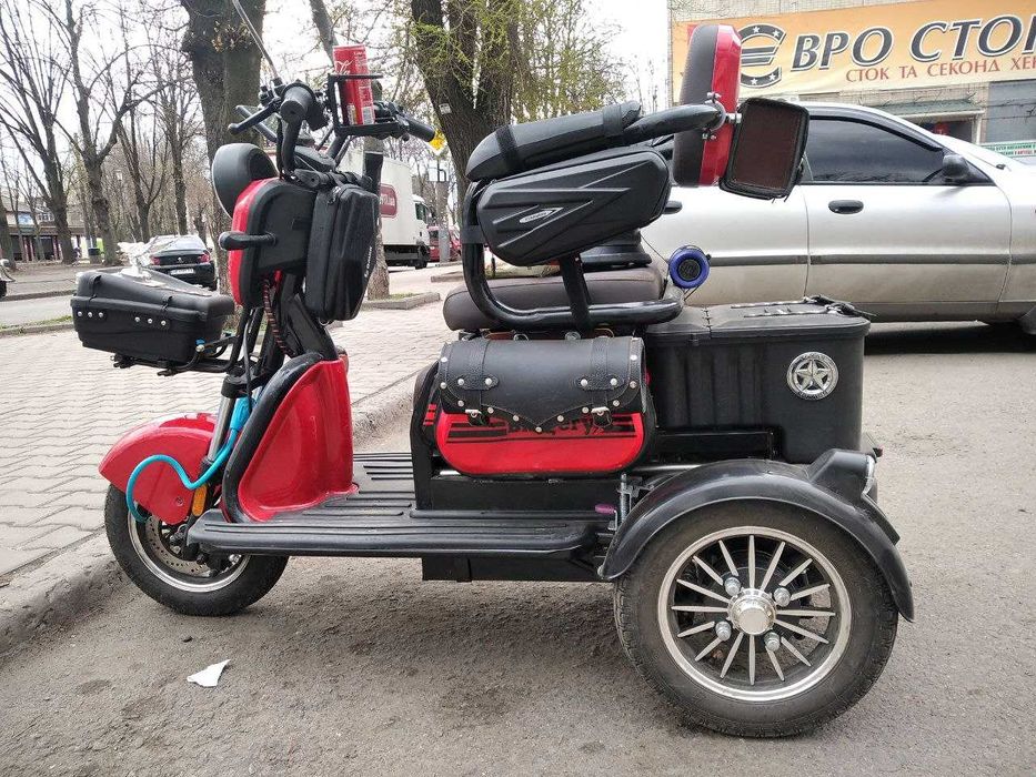 Продам електроскутер трьохколісній.