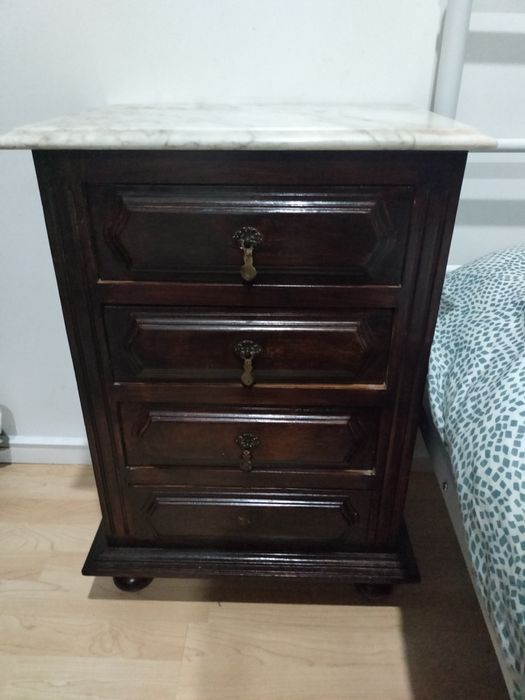 Escrivaninha com pedra em mármore