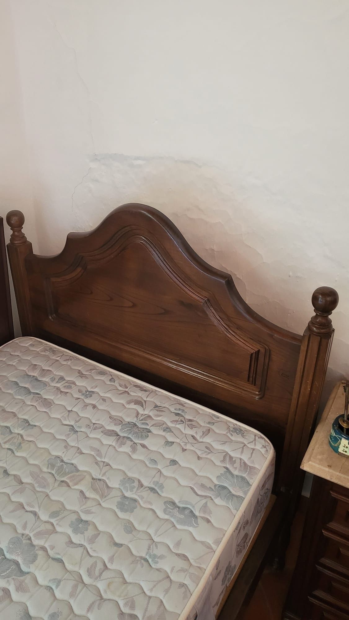 Vendo mobilia de solteiro em mogno