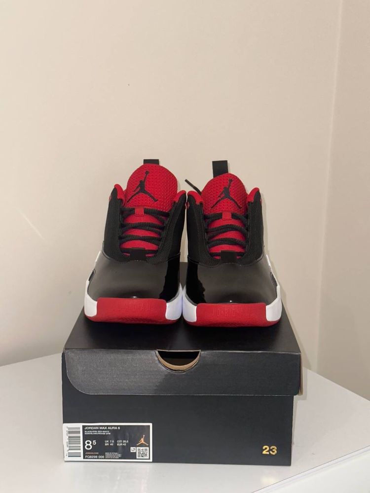 Кроссовки Jordan max aura 6