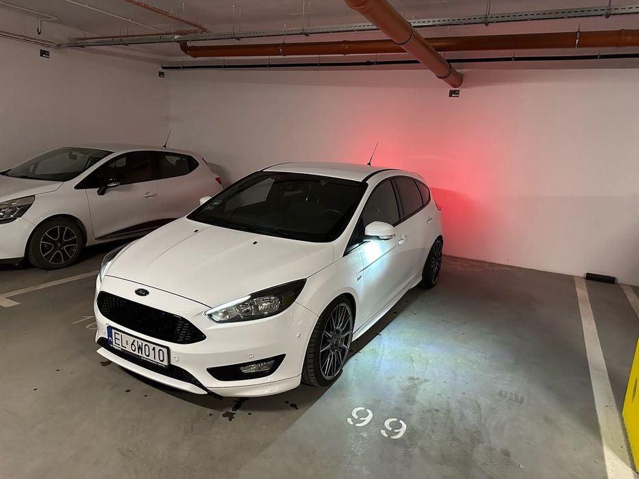 Ford Focus ST-Line 1.5 EcoBoost (niski przebieg)