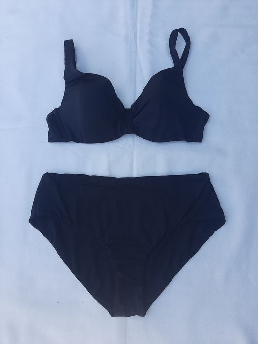 Раздельный чёрный купальник