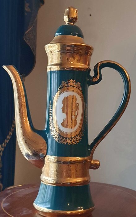 Bule de porcelana da marca Bohemia, banhado a ouro