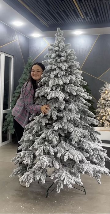 Продам красиву штучну ялинку , висота 2.10