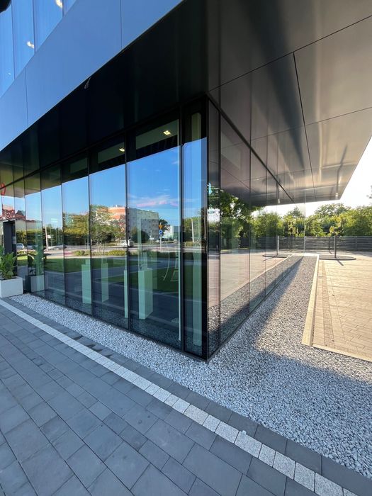 Mycie paneli fotowoltaicznych, kostki brukowej, elewacji, ogrodzenia