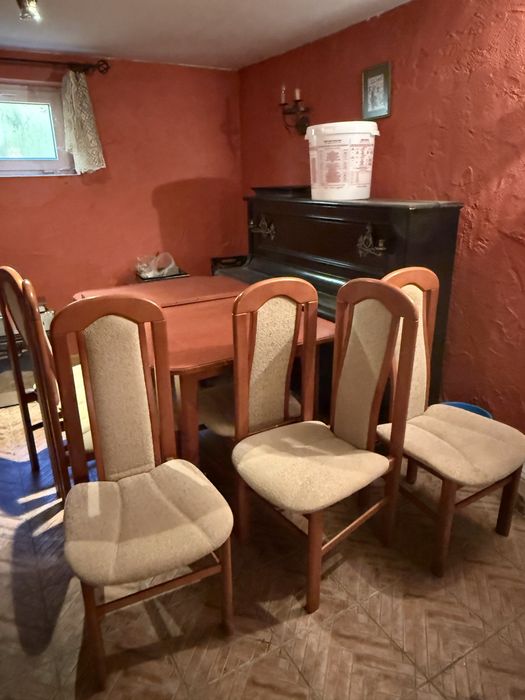 Stół drewniany z 6 krzesłami