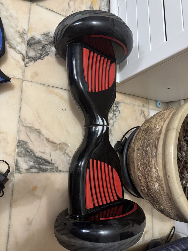 Hoverboard vermelho e preto
