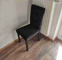 Dwa czarne krzesła