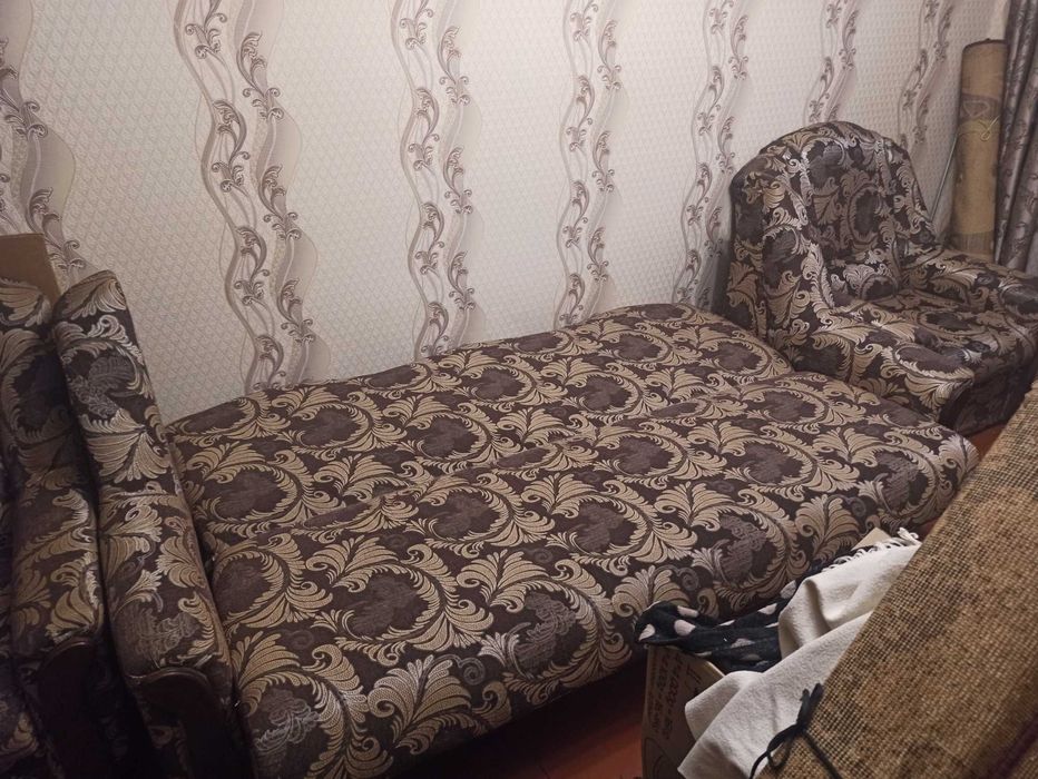 Диван та два крісла
