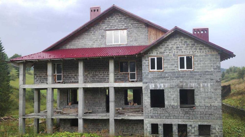 Незавершене будівництвопід готель, гори Вишків