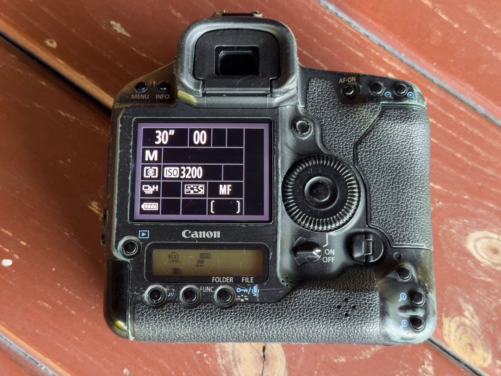 ТОП - Canon 1d markiV професійний - 16мп, 10к/с - два акуми, зарядка