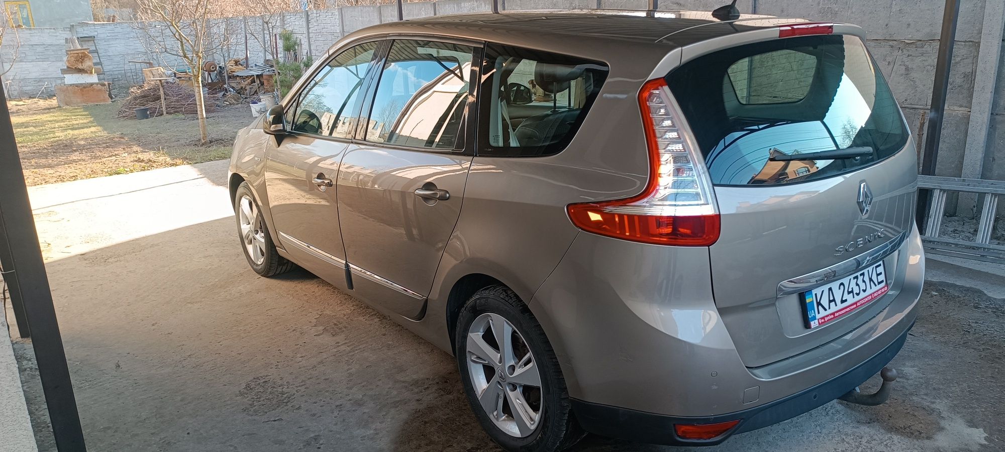 Renault grand scenic 2012г 2.0 автомат