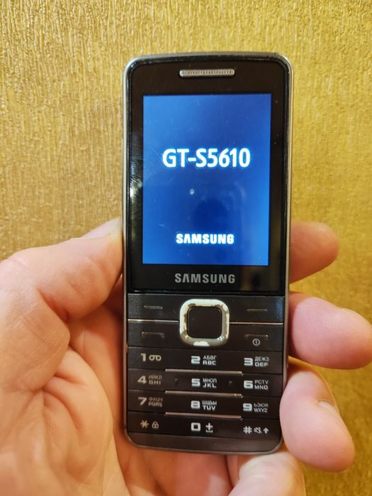 Продам б/у телефон Samsung GT-S5610 в робочому стані.
