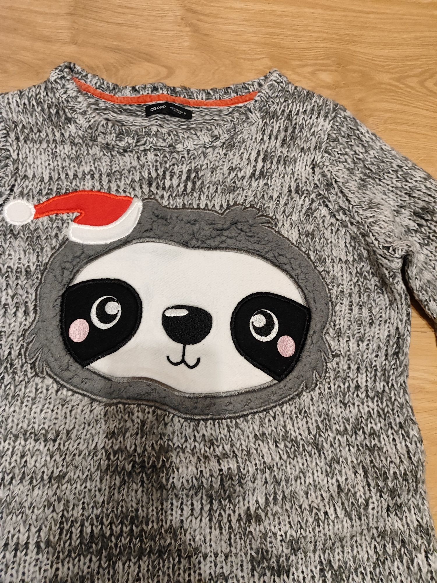 Sweter damski ze świątecznym motywem