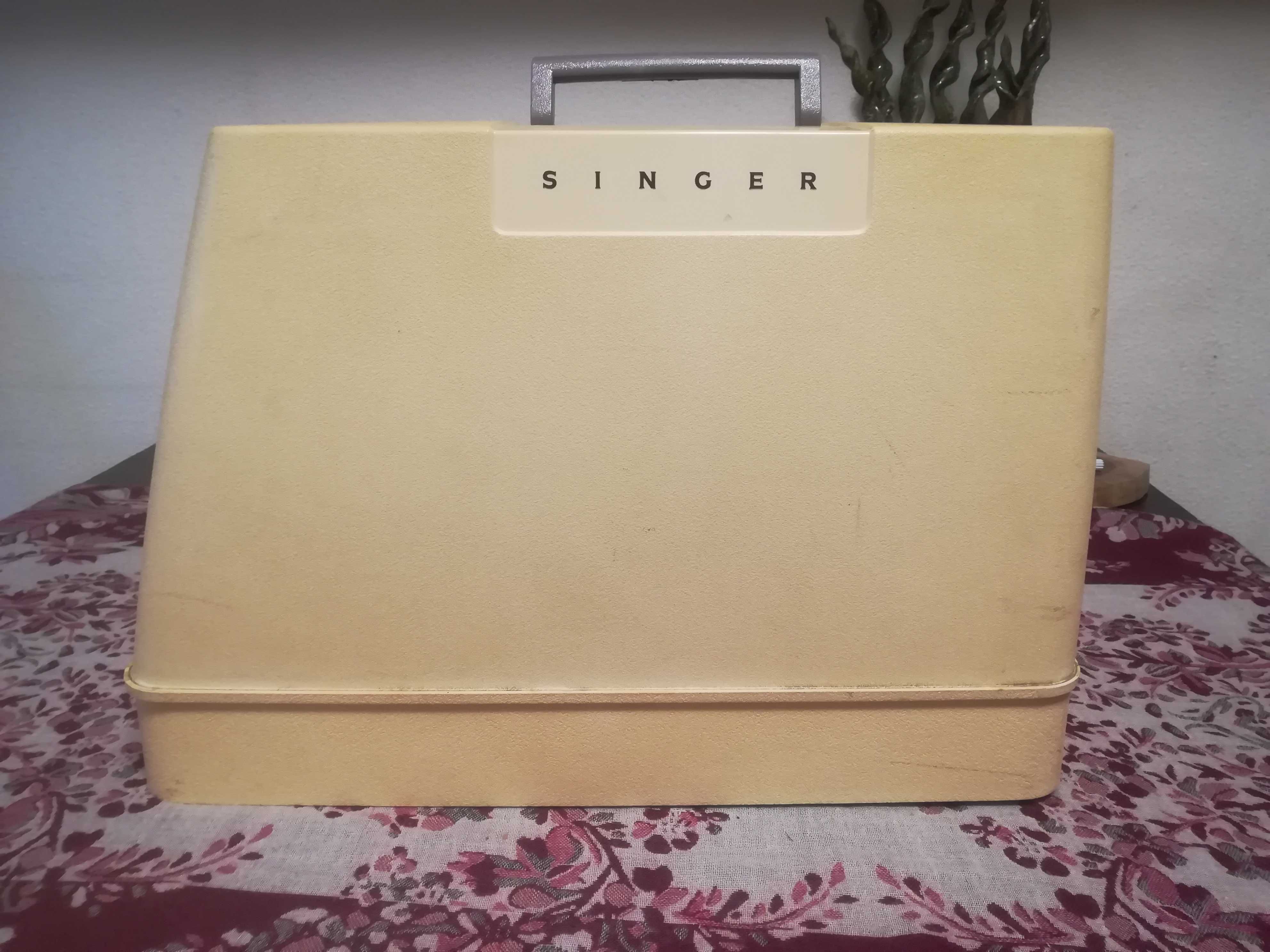Vendo máquina de costura marca Singer