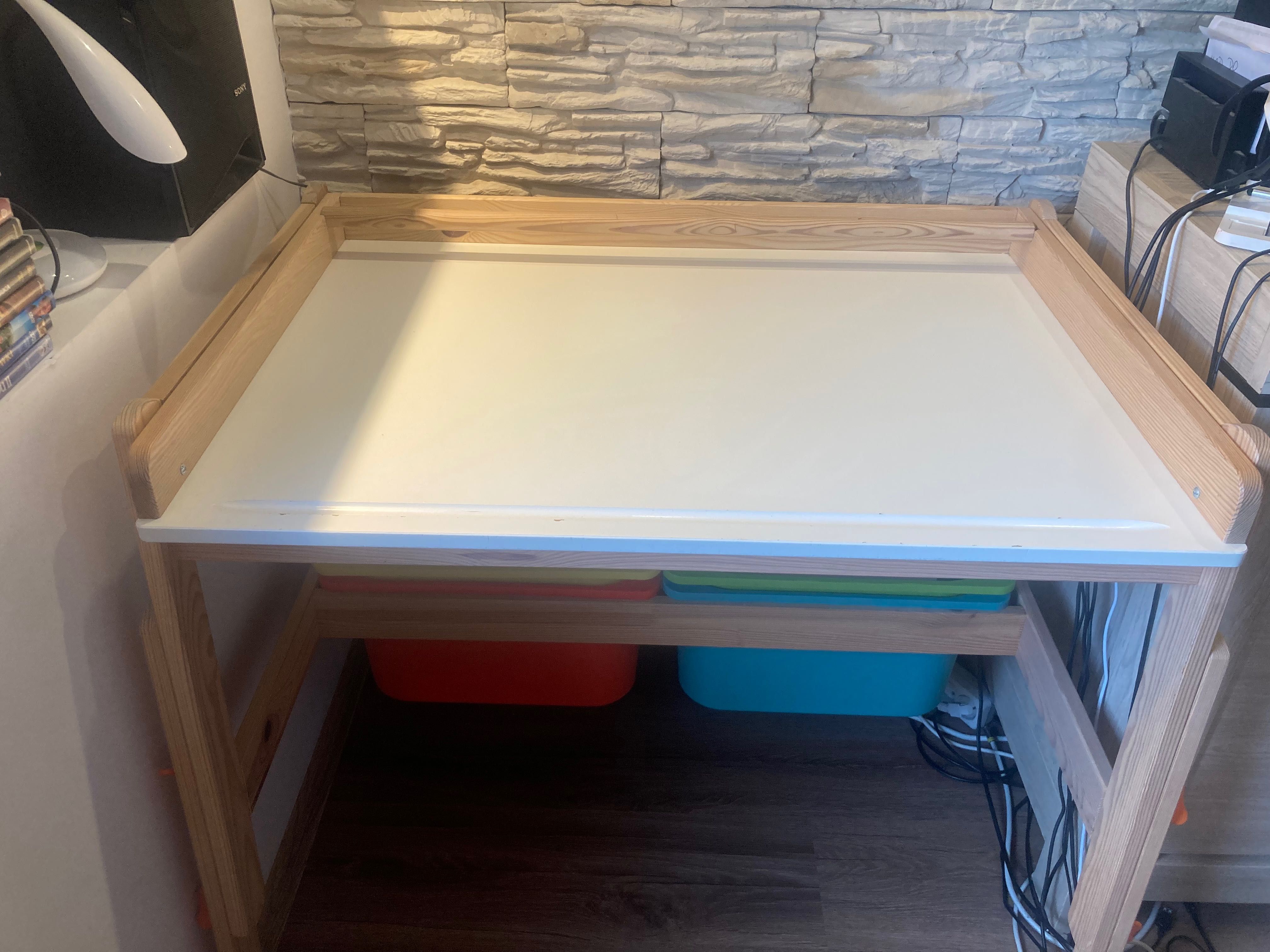 Zestaw Biurko Flisat Ikea i krzesło obrotowe Jules