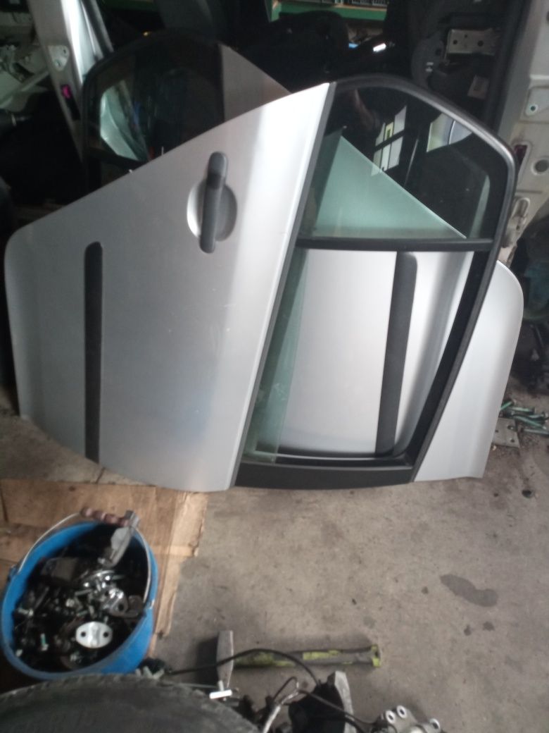 Drzwi VW Golf V LA7W 4 drzwi