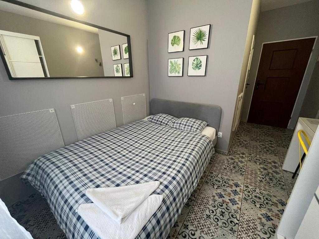 NOCLEGI, pokoje dwuosobowe z łazienką, Grey Hostel Poznań
