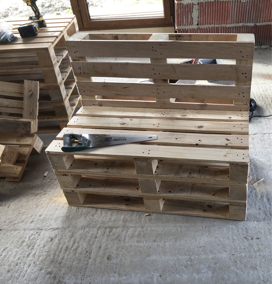 Ławka ogrodowa drewniana z palet - dostępne od ręki