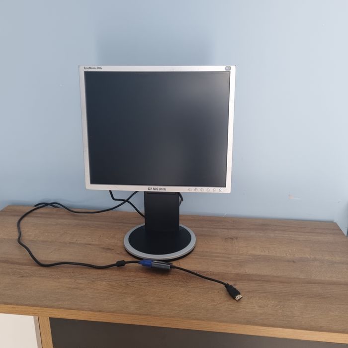 Monitor Samsung  plus przejściówka HDMI