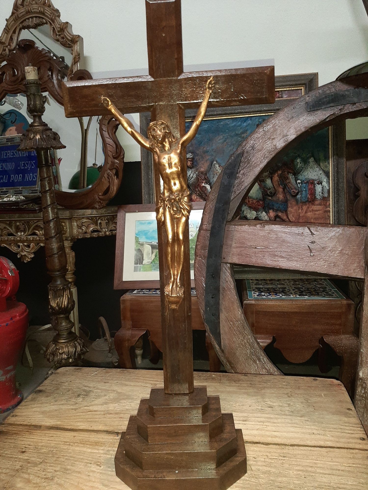 Crucifixo Em Madeira Com Cristo em Bronze