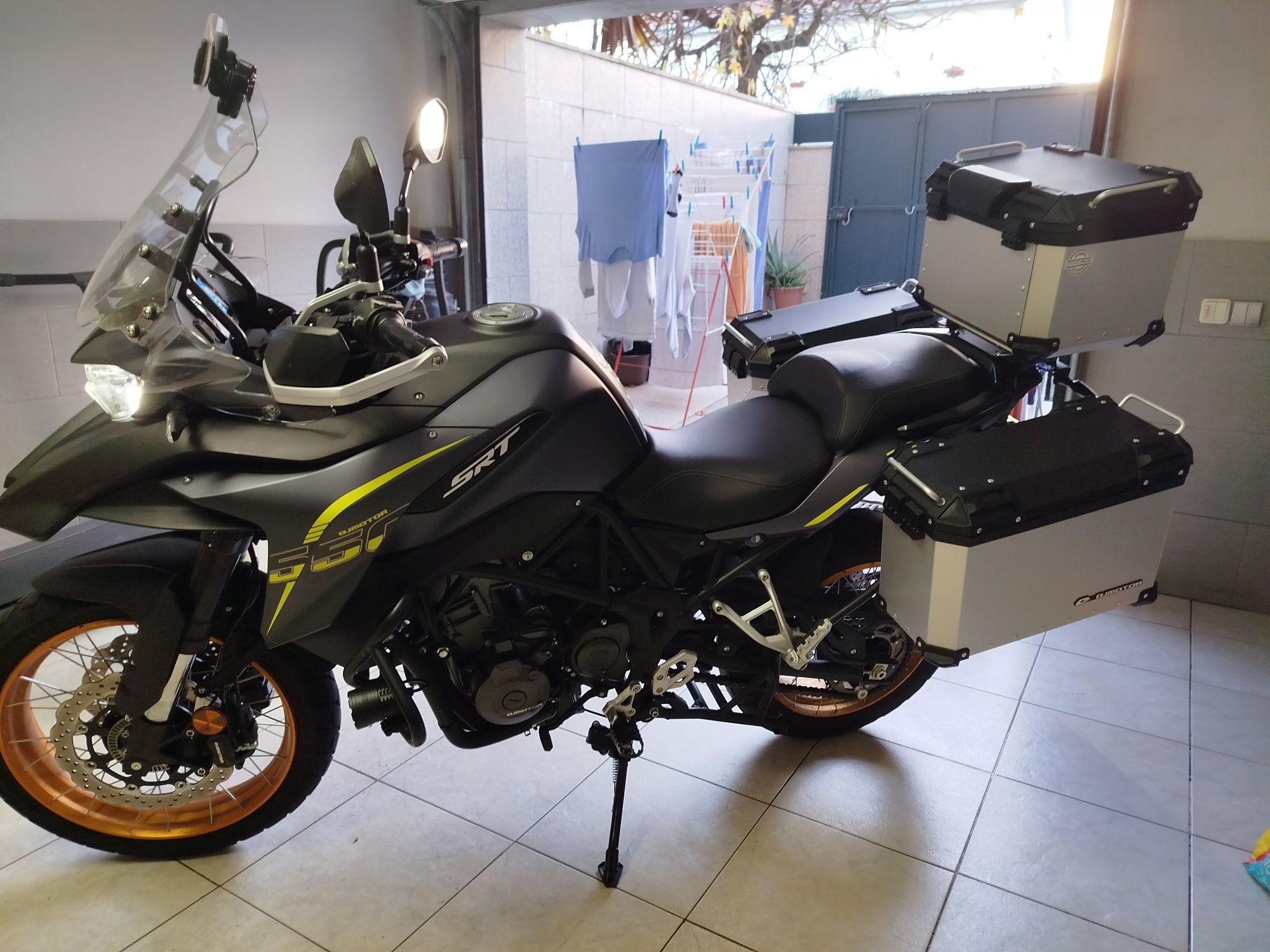 Qj motor srt 550 X