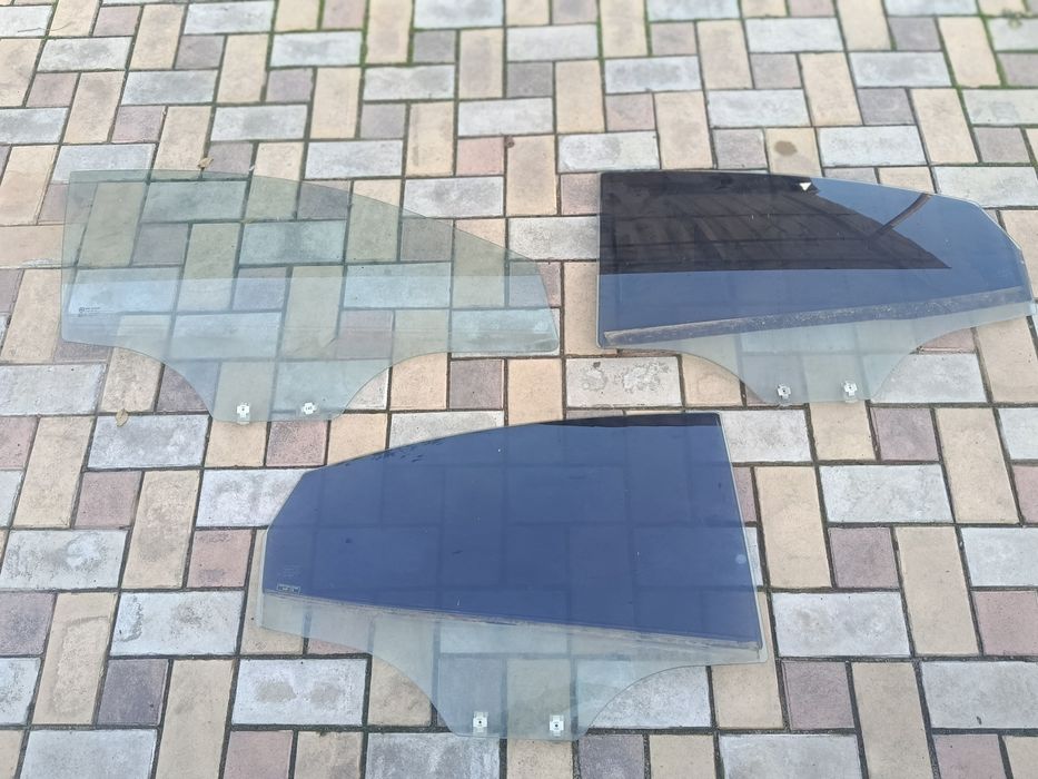 Боковое стекло Hyundai accent 11-17 год