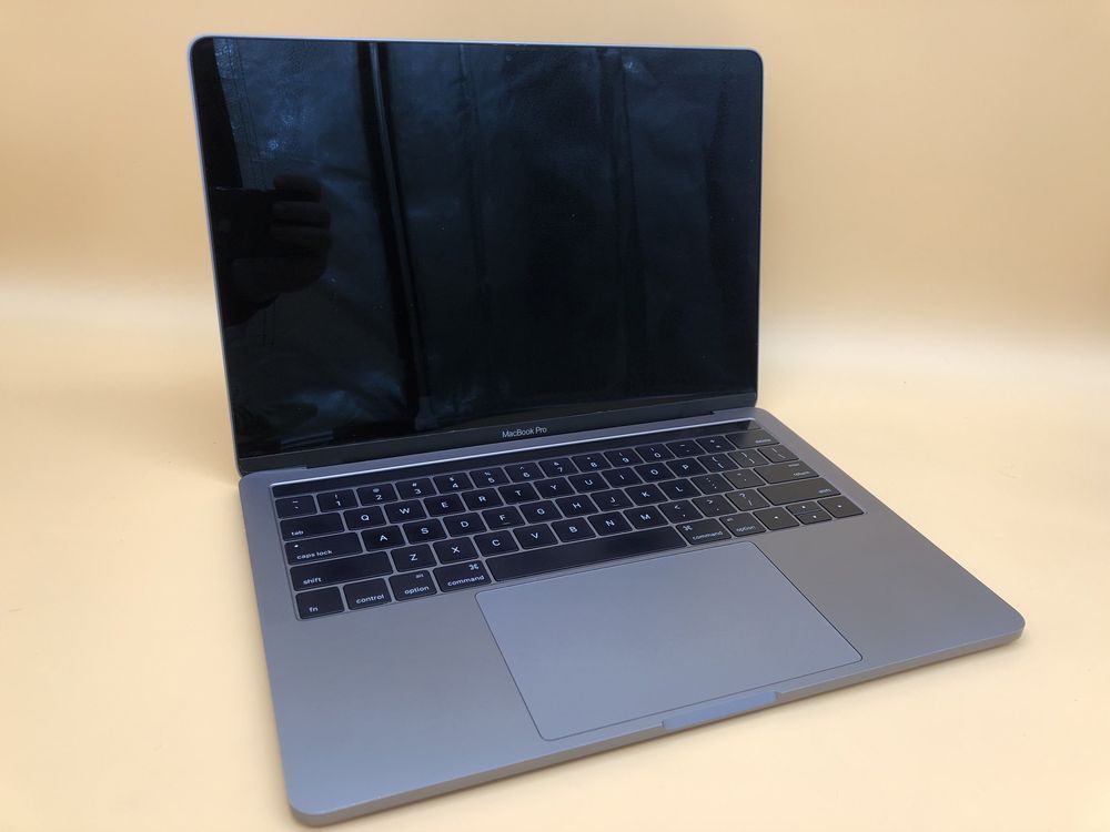 Macbook pro 2016 touchbar 4 usb type c 512ssd i7 16gb