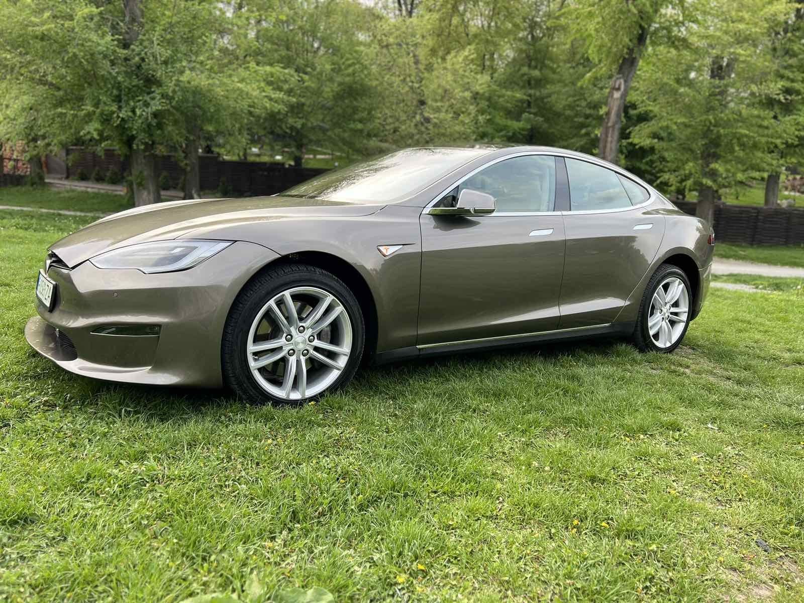 Tesla Model S 90D