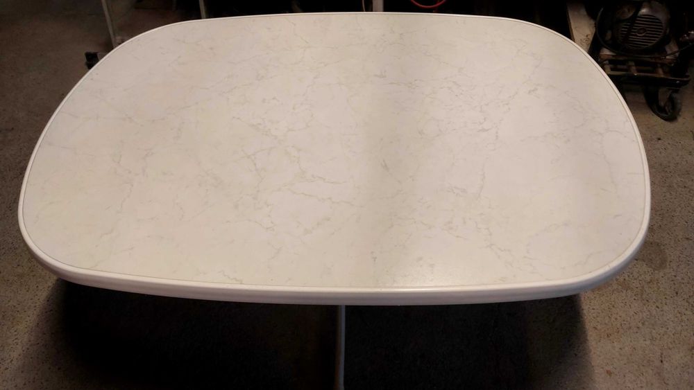 Biały stół na taras