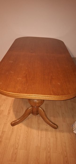 Stół rozkładany z 6 krzesłami