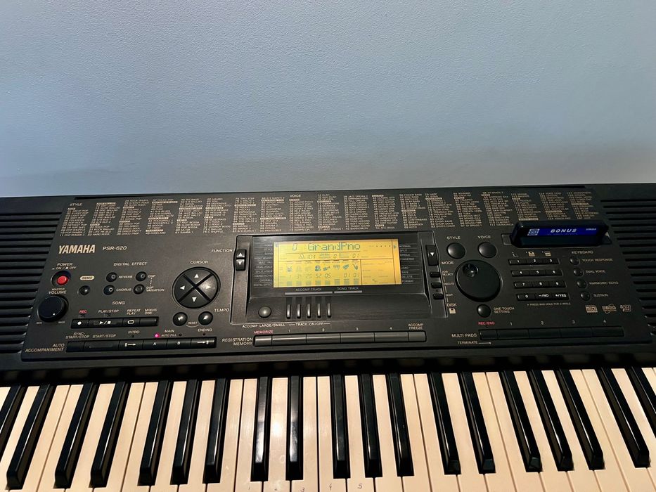 Órgão electrónico Yamaha PSR 620