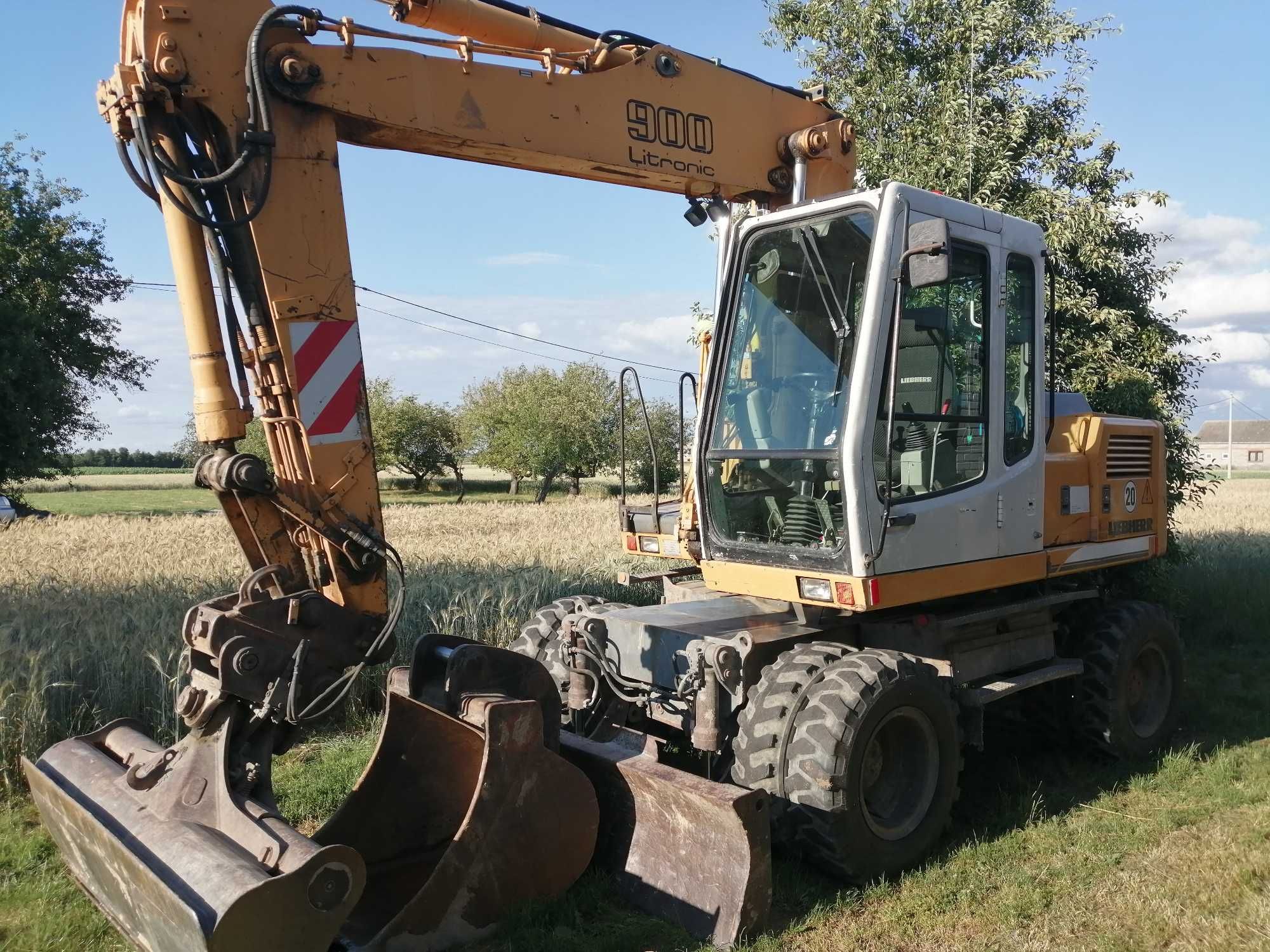 Usługi koparką kołową Liebherr 900 prace ziemne wykopy szamba.