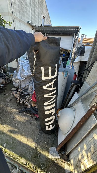 Saco de pancada FUJIMAE com 1,80 metros de altura