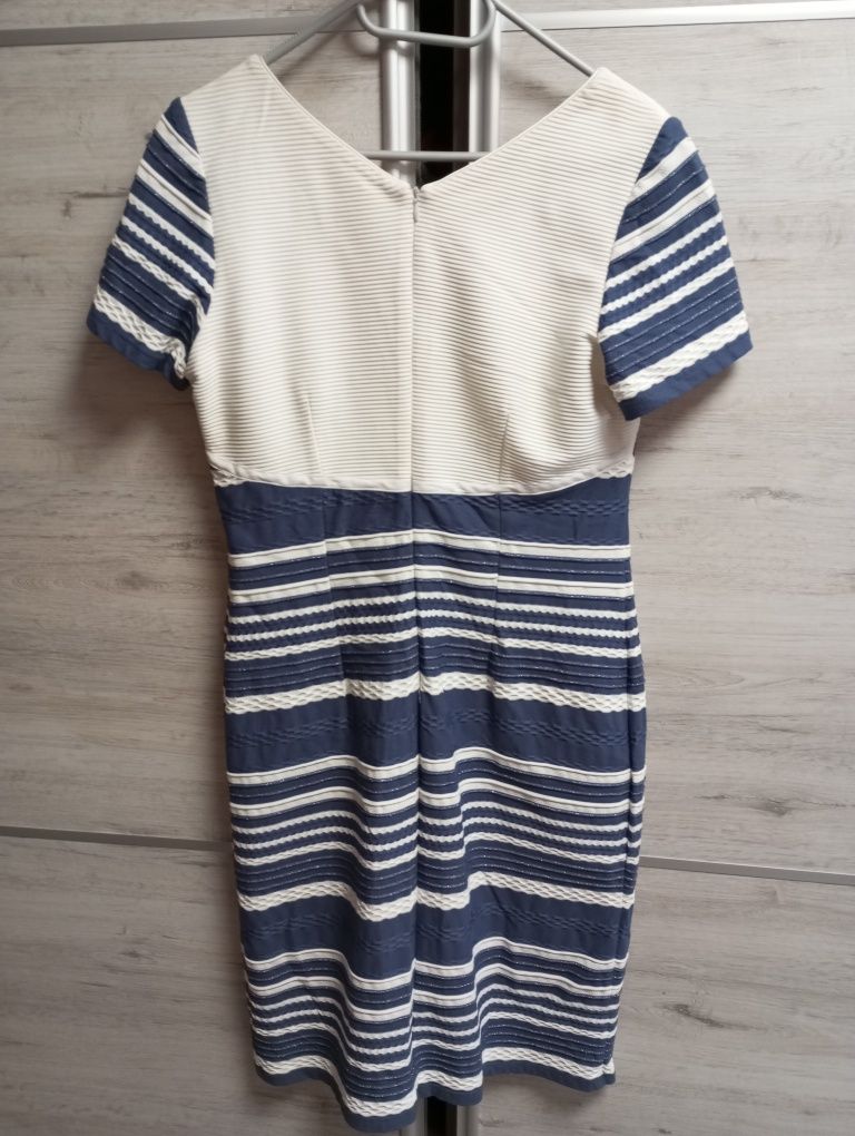 Elegancka sukienka w paski rozmiar 42