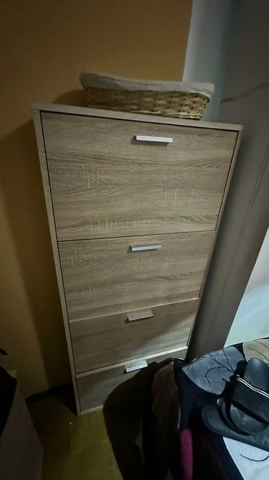 sapateira em muito bom estado